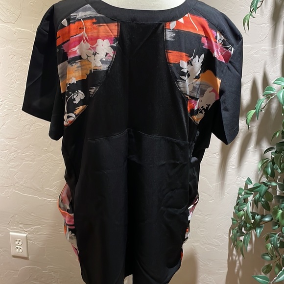 While cross fit XXL scrub top black and orange - Picture 2 of 3